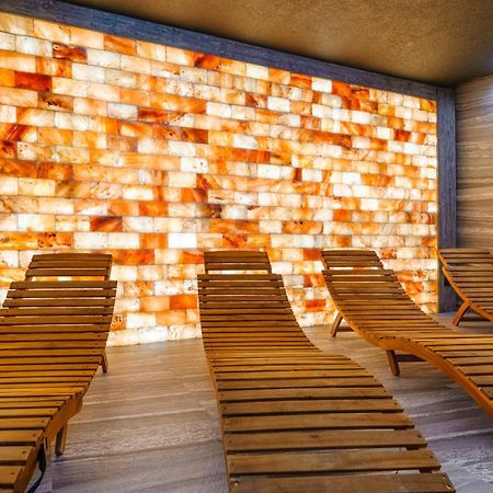 Blue Premium Pool Sauna Fitness Free Колобжег Екстер'єр фото